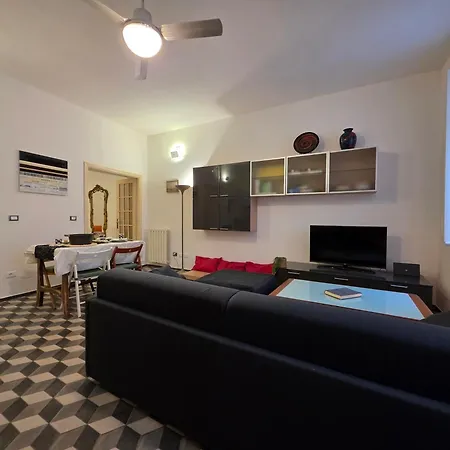 Old Town, Spacious Flat By The Sea And Wifi Lejlighed *