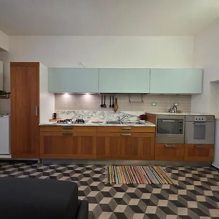 Old Town, Spacious Flat By The Sea And Wifi
