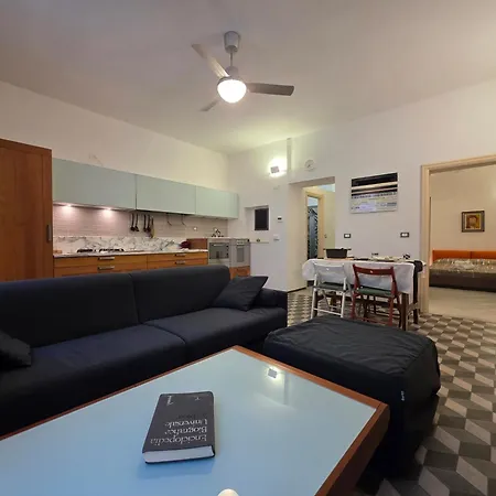 Old Town, Spacious Flat By The Sea And Wifi Lejlighed *