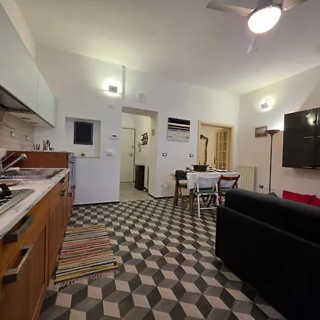 Lejlighed Old Town, Spacious Flat By The Sea And Wifi Loano