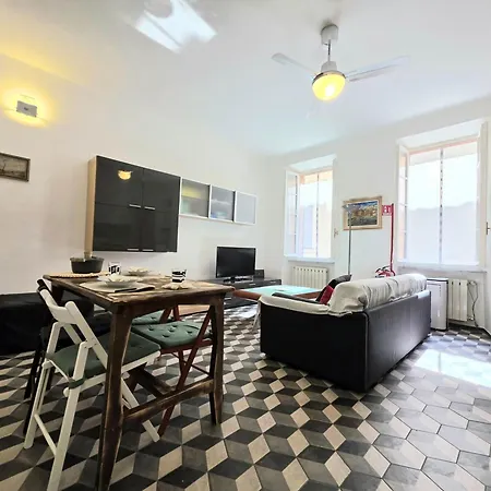 Lejlighed Old Town, Spacious Flat By The Sea And Wifi Loano