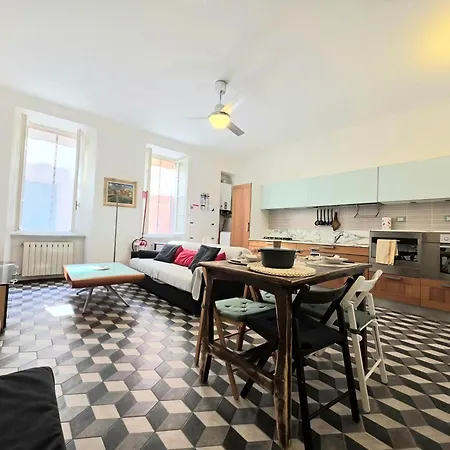 Old Town, Spacious Flat By The Sea And Wifi *