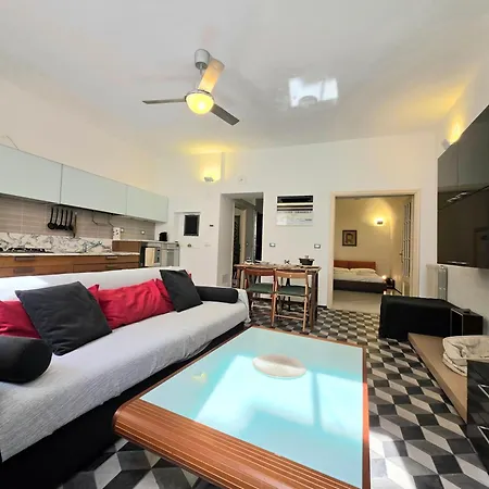 Old Town, Spacious Flat By The Sea And Wifi Lejlighed *