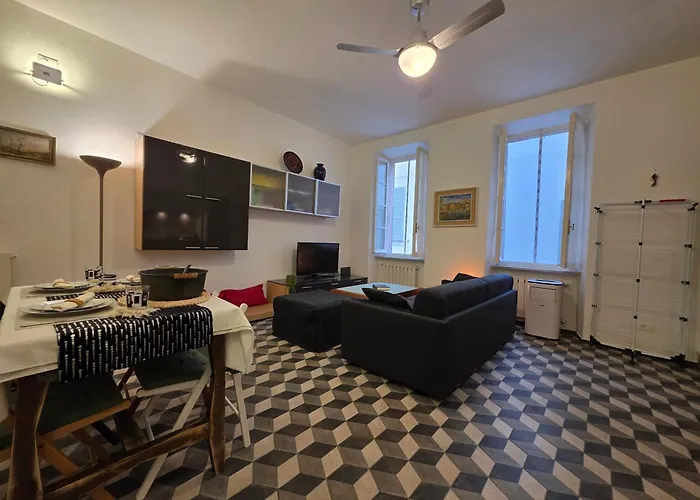 Apartment Old Town, Spacious Flat By The Sea And Wifi *