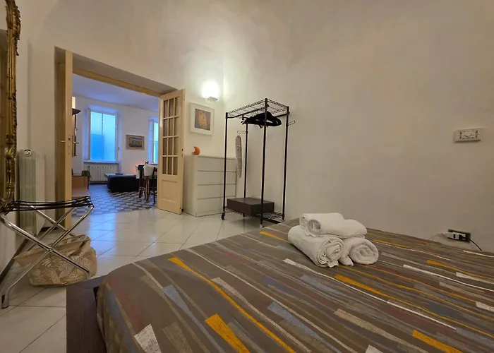 Apartment Old Town, Spacious Flat By The Sea And Wifi